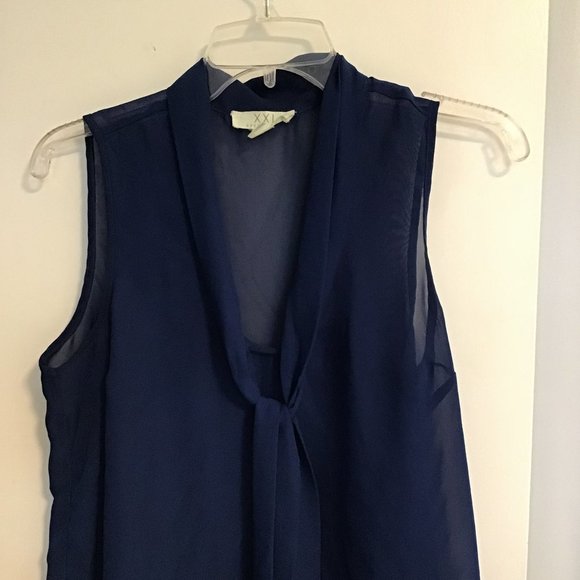FOREVER 21 - XXI Essentials Sleeveless Sheer Secretary Tie Blouse - Picture 3 of 10